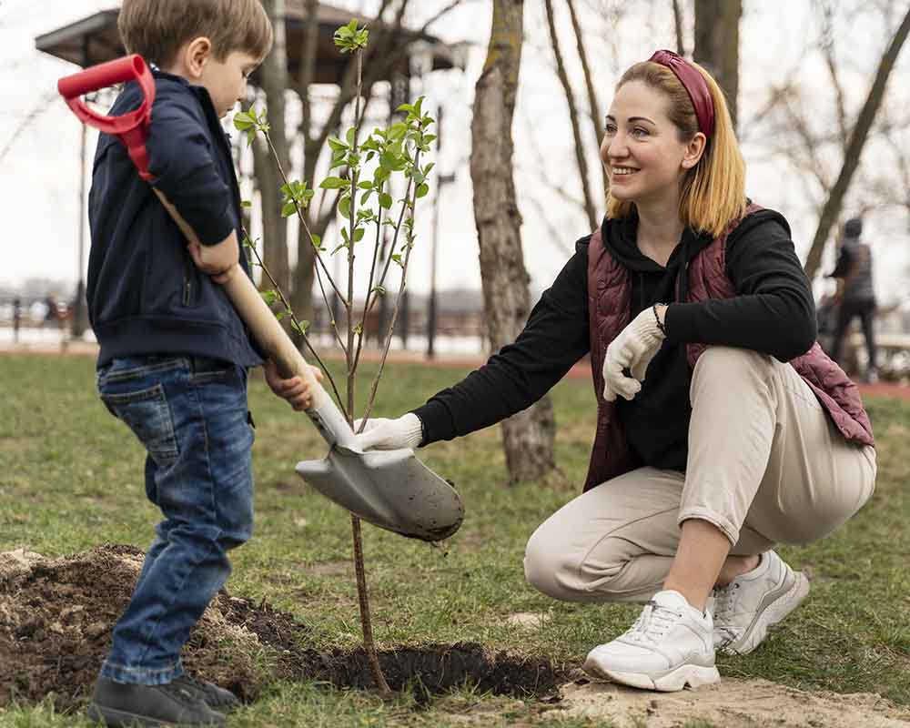 Small garden shovel - a challenge for children - irgottools